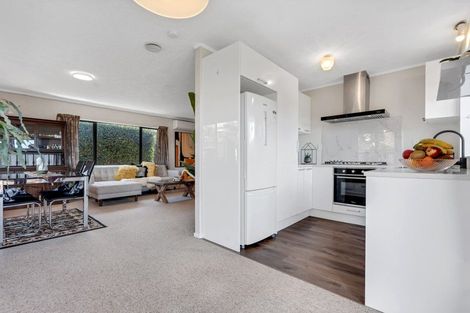 Photo of property in 1/4 Spring Grove, Henderson, Auckland, 0612