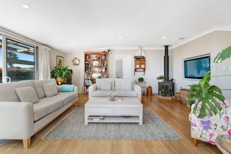 Photo of property in 2 Leal Place, Manly, Whangaparaoa, 0930