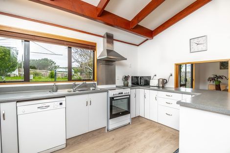 Photo of property in 16 Romney Square, Tawa, Wellington, 5028