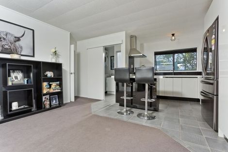 Photo of property in 1/16 Leiden Place, Totara Vale, Auckland, 0629