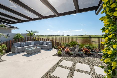 Photo of property in 24 Drabble Crescent, Papamoa Beach, Papamoa, 3118