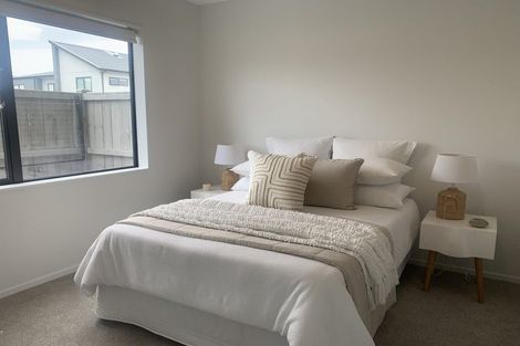 Photo of property in 2/18 Paraone Crescent, Takanini, 2112