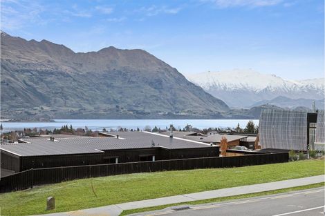 Photo of property in 3 Akitu Rise, Wanaka, 9305