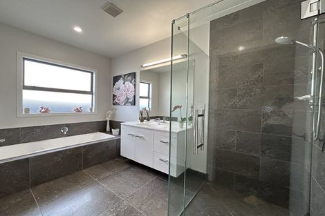 Photo of property in 72 Eriksen Road, Te Awa, Napier, 4110