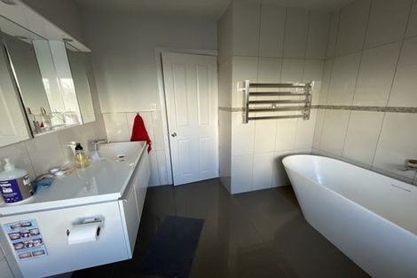 Photo of property in 41 Lynwood Road, New Lynn, Auckland, 0600