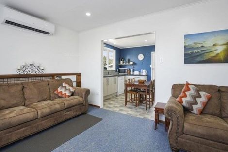 Photo of property in 6 Tararua Terrace, Cloverlea, Palmerston North, 4412