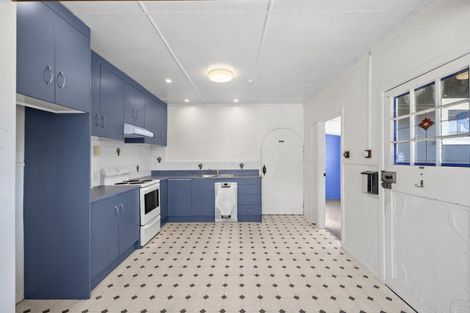 Photo of property in 14 Bertram Road, Kawakawa Bay, Papakura, 2585