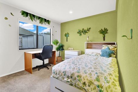 Photo of property in 38 Nielsen Gardens, Rototuna, Hamilton, 3210