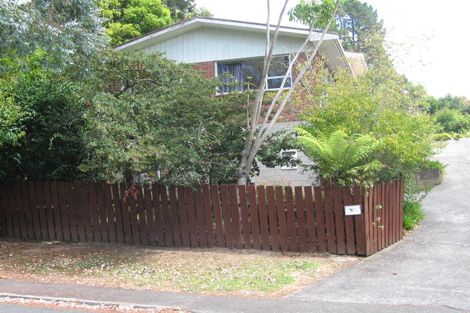 Photo of property in 2/24 Kathleen Street, Totara Vale, Auckland, 0627