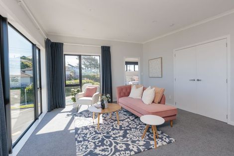 Photo of property in 46 Domett Street, Newlands, Wellington, 6037