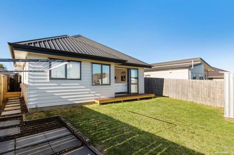 Photo of property in 7 Opouatu Avenue, Glenbrook, 2681