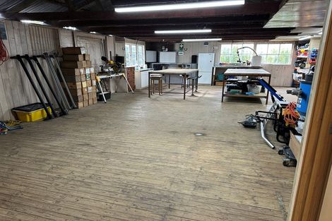 Photo of property in 24 Holdens Road, Henderson, Auckland, 0612