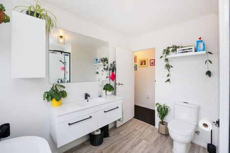 Photo of property in 10 Adams Place, Kelvin Grove, Palmerston North, 4414