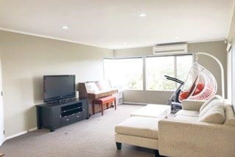 Photo of property in 121 West Harbour Drive, West Harbour, Auckland, 0618