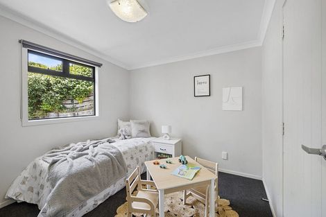 Photo of property in 65 Seaview Road, Marfell, New Plymouth, 4310