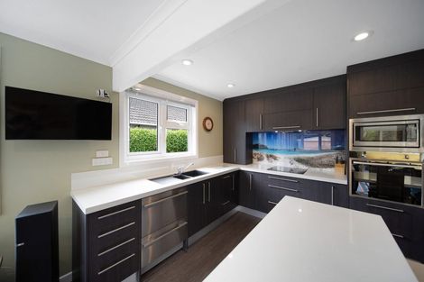 Photo of property in 10 Village Way, Ardmore, Papakura, 2582