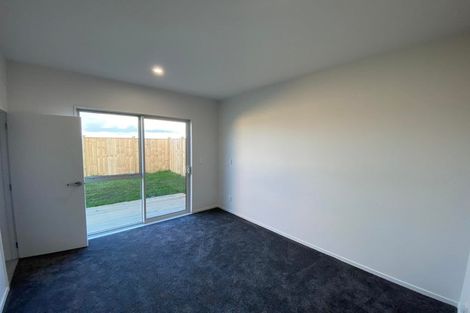 Photo of property in 17 Koiora Road, Clarks Beach, 2122