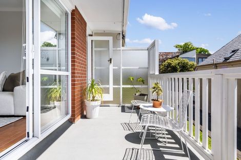 Photo of property in 1/264 Lake Road, Hauraki, Auckland, 0622