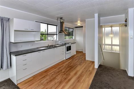 Photo of property in 4 Kopara Place, Clendon Park, Auckland, 2103