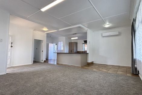 Photo of property in 17 Cambridge Terrace, Papatoetoe, Auckland, 2025
