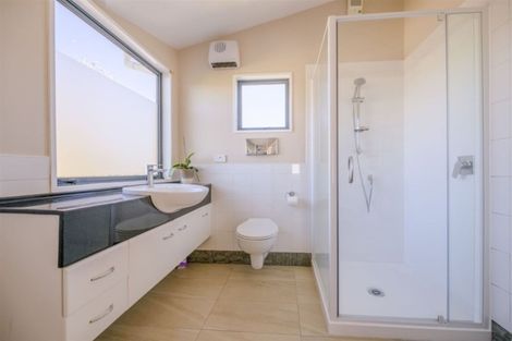 Photo of property in 8 Shirldale Place, Avonhead, Christchurch, 8042