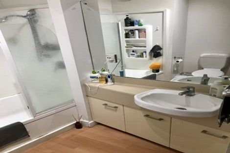 Photo of property in 17 Kent Terrace - Kent Apartments, 6d/16 Kent Terrace, Mount Victoria, Wellington, 6011