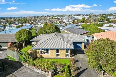 Photo of property in 32 Heversham Place, Glendene, Auckland, 0602