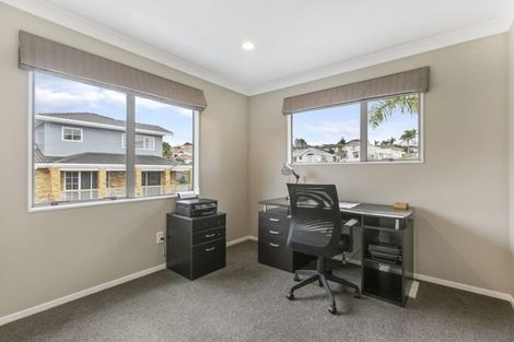 Photo of property in 62 Lagoon Way, West Harbour, Auckland, 0618