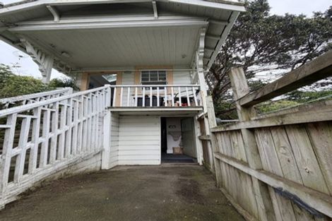 Photo of property in 62 Kelburn Parade, Kelburn, Wellington, 6012