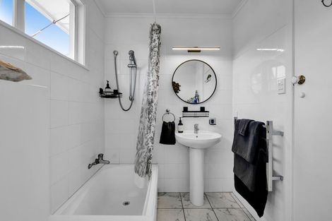 Photo of property in 22 Awanui Street, Merrilands, New Plymouth, 4312