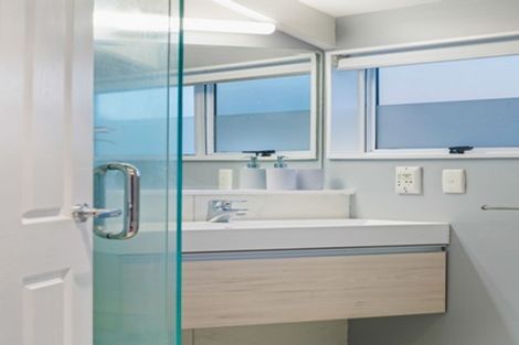 Photo of property in 5a Bruce Street, Northcote Point, Auckland, 0627