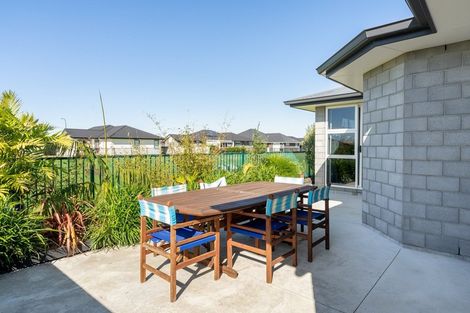 Photo of property in 77 Te Kio Crescent, Papamoa Beach, Papamoa, 3118