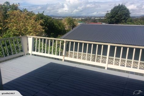 Photo of property in 5 Cron Avenue, Te Atatu South, Auckland, 0610