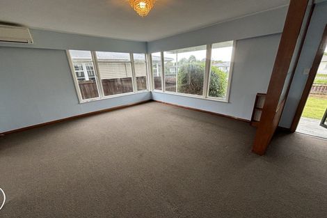 Photo of property in 21 Galway Avenue, Hokowhitu, Palmerston North, 4410