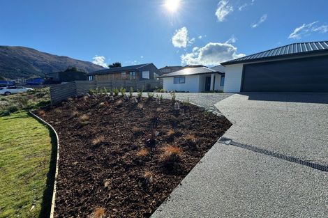 Photo of property in 37 Tomtit Crescent, Lake Hawea, 9382