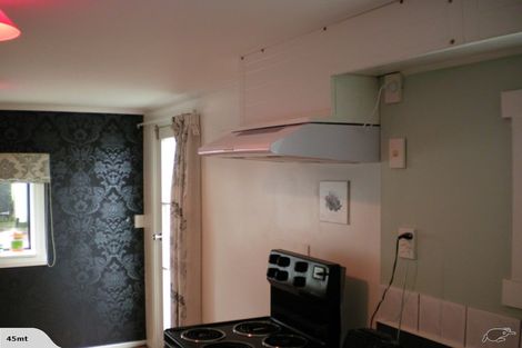 Photo of property in 140 Akaroa Drive, Maupuia, Wellington, 6022