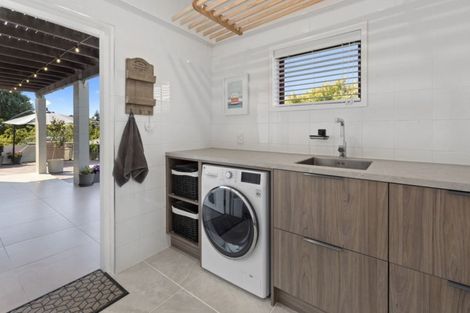 Photo of property in 8 Robin Lane, Browns Bay, Auckland, 0630