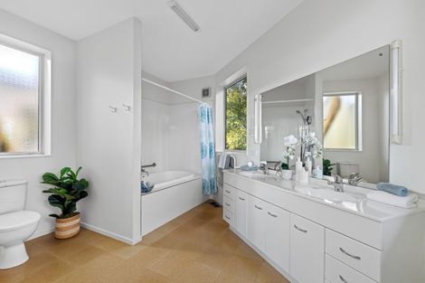 Photo of property in 52 Beauvoir Avenue, Matakatia, Whangaparaoa, 0930