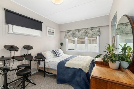 Photo of property in 185 Wainuiomata Road, Wainuiomata, Lower Hutt, 5014