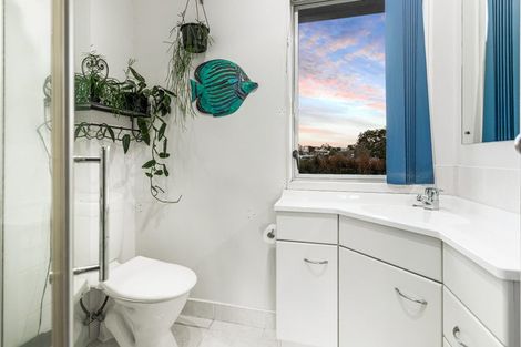 Photo of property in 5 Sumich Place, West Harbour, Auckland, 0618