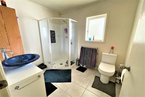 Photo of property in 1/3 Mackenzie Street, Te Atatu South, Auckland, 0610