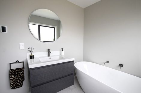 Photo of property in 124b Waiwhetu Road, Waterloo, Lower Hutt, 5011