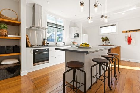 Photo of property in 101 Milton Road, Bluff Hill, Napier, 4110