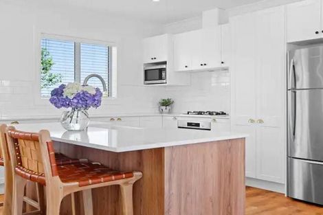 Photo of property in 43 Donnelly Street, Oakura, 4314