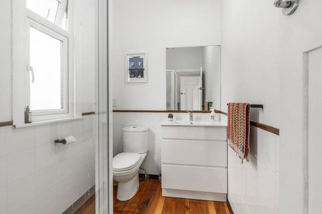 Photo of property in 3 Apu Crescent, Lyall Bay, Wellington, 6022