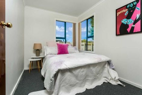 Photo of property in 100 Avenue Road, Otahuhu, Auckland, 1062