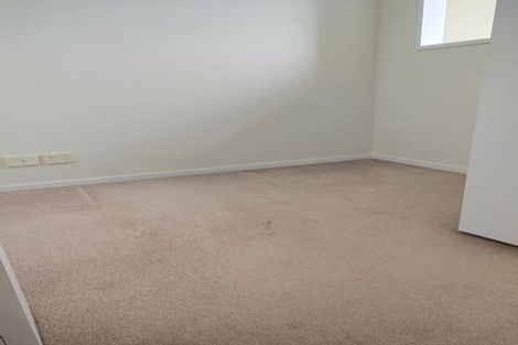 Photo of property in 25 Spalding Rise, Golflands, Auckland, 2013