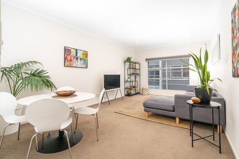 Photo of property in 2/123 The Parade, Island Bay, Wellington, 6023