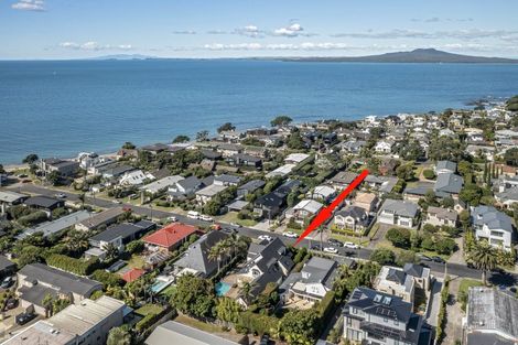 Photo of property in 12 Cecil Road, Milford, Auckland, 0620