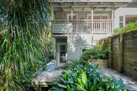 Photo of property in 80 Mountain Road, Henderson Valley, Auckland, 0612